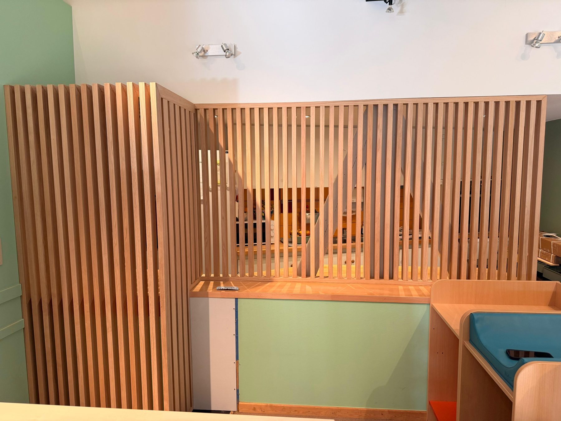 Claustra Decospan Astrata sur mesure cuisine crèche SikHabitat Liège