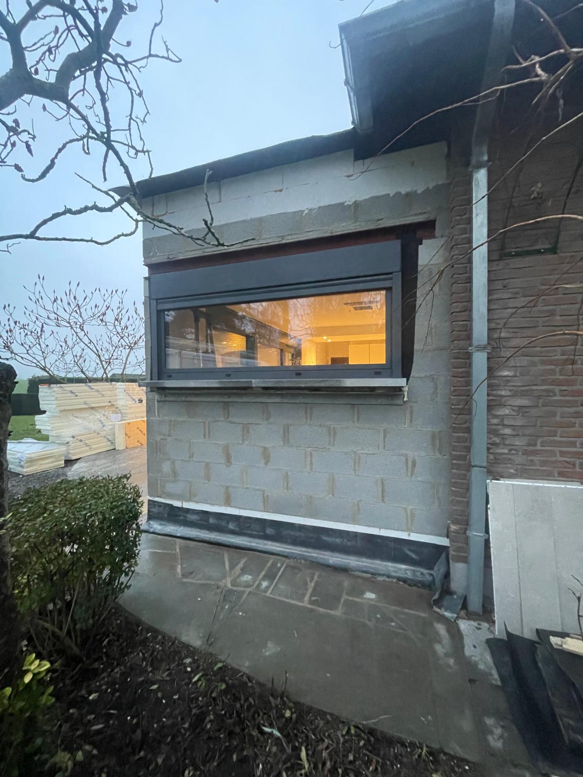 Fenêtre bandeaux aluminium — vue latérale
