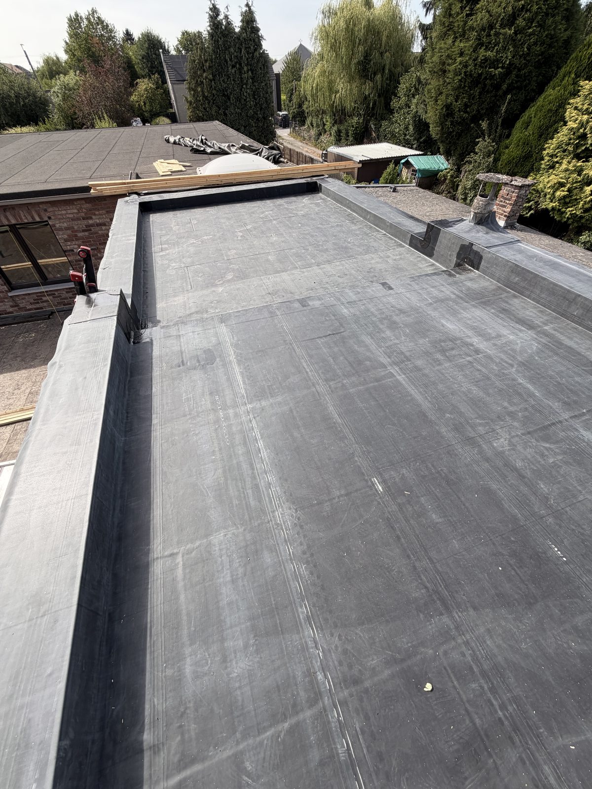 Étanchéité EPDM — vue d'ensemble de la toiture plate