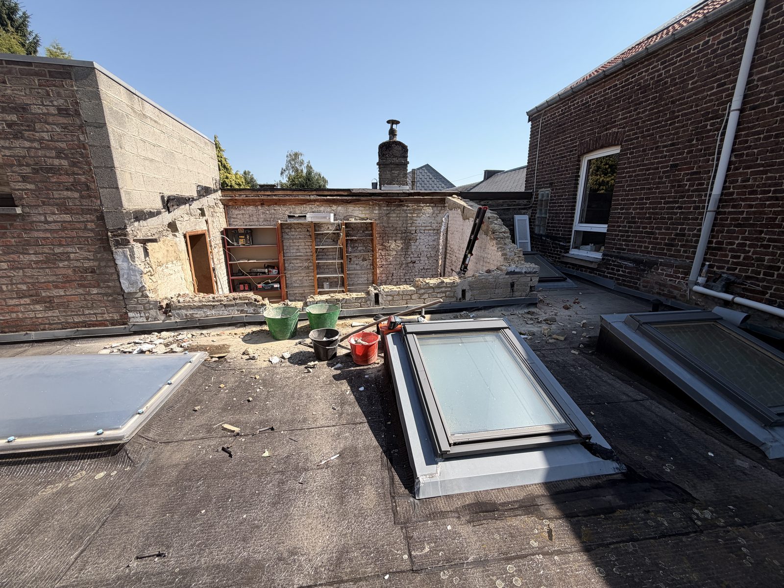Toiture et plancher ouverts, vue sur le niveau inférieur