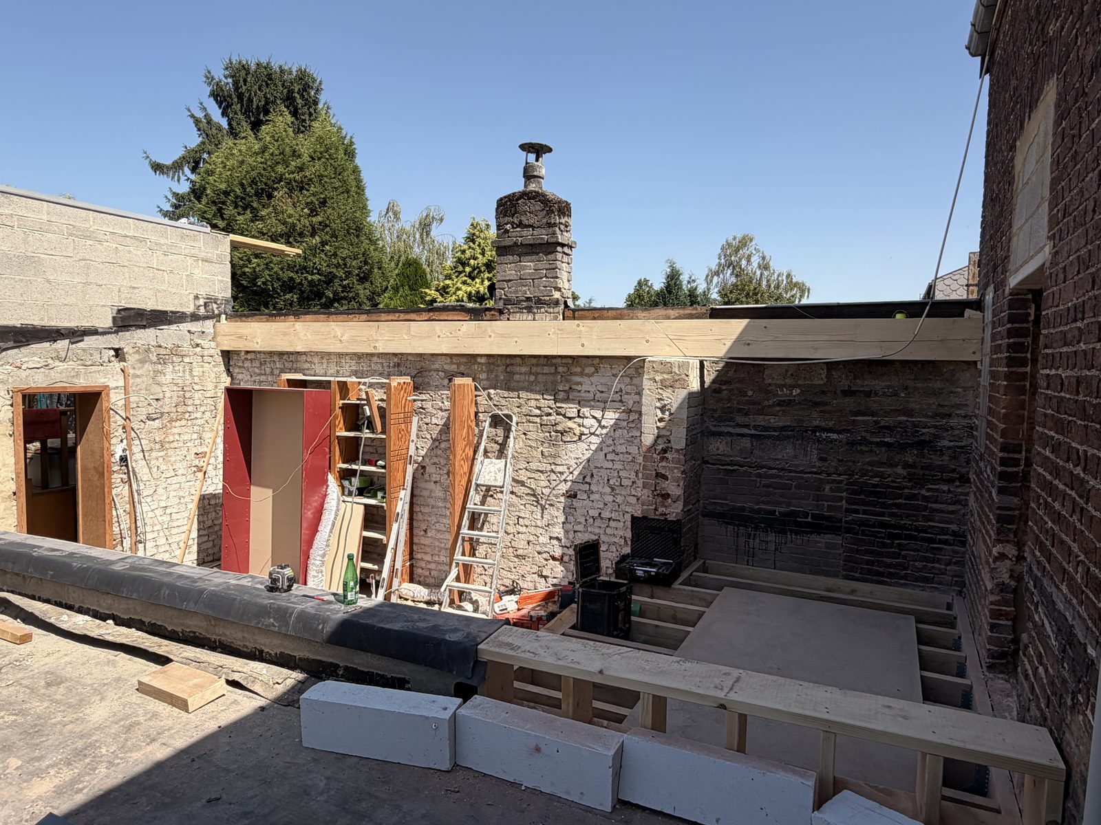 Ossature bois KVH en cours de montage