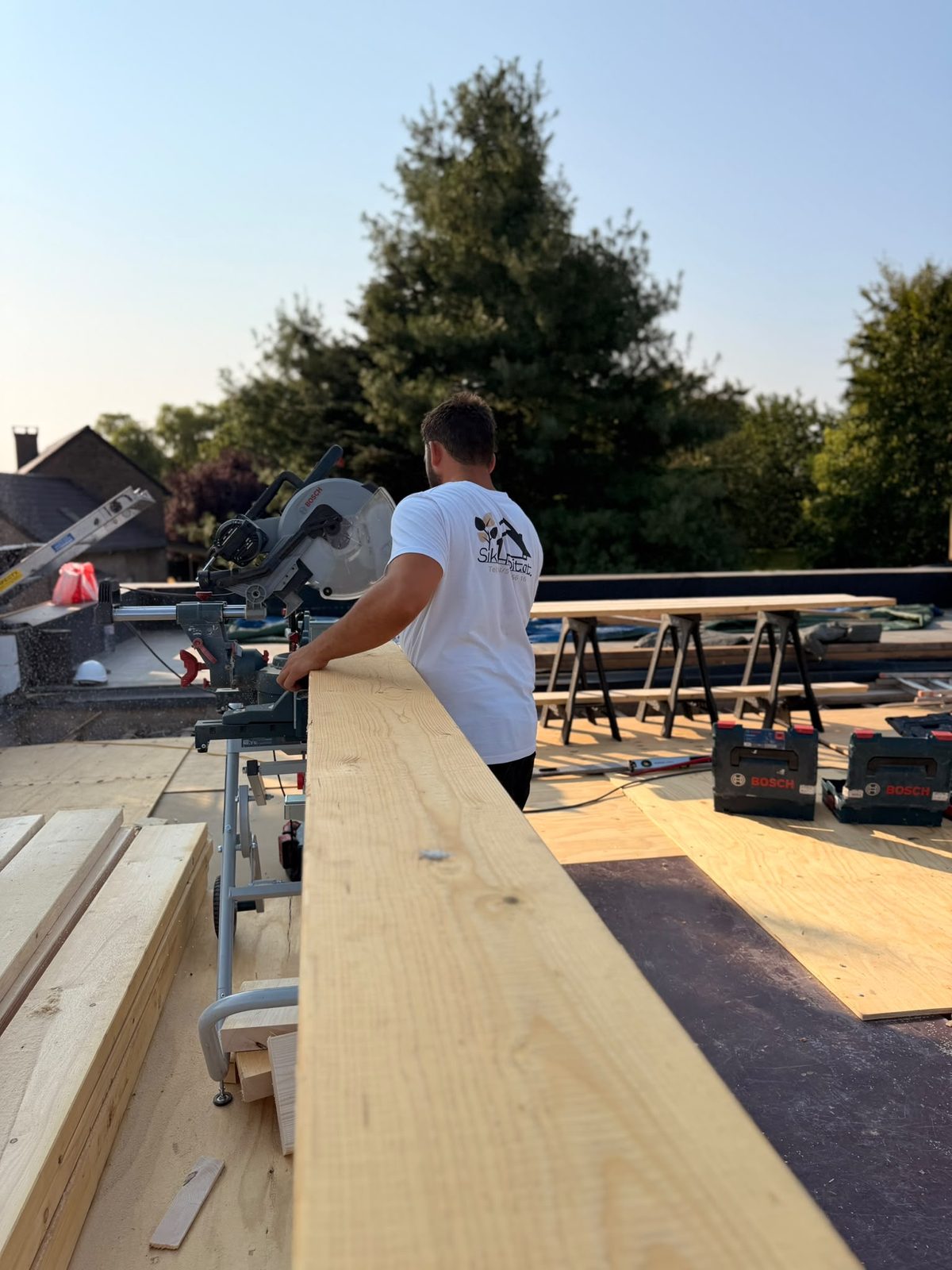 Débit des bois KVH 60×240 sur le chantier