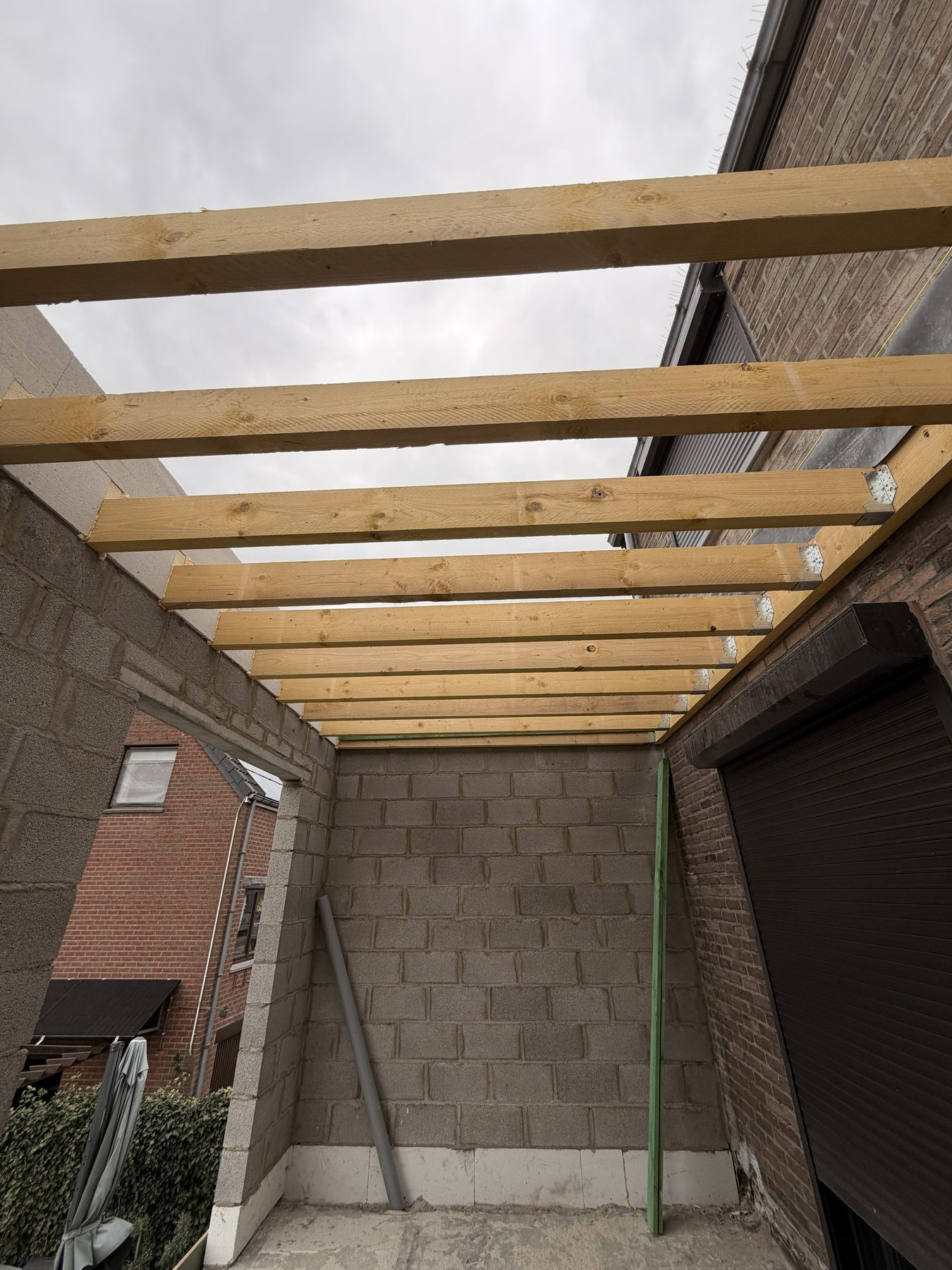 Charpente bois — ossature support toiture plate