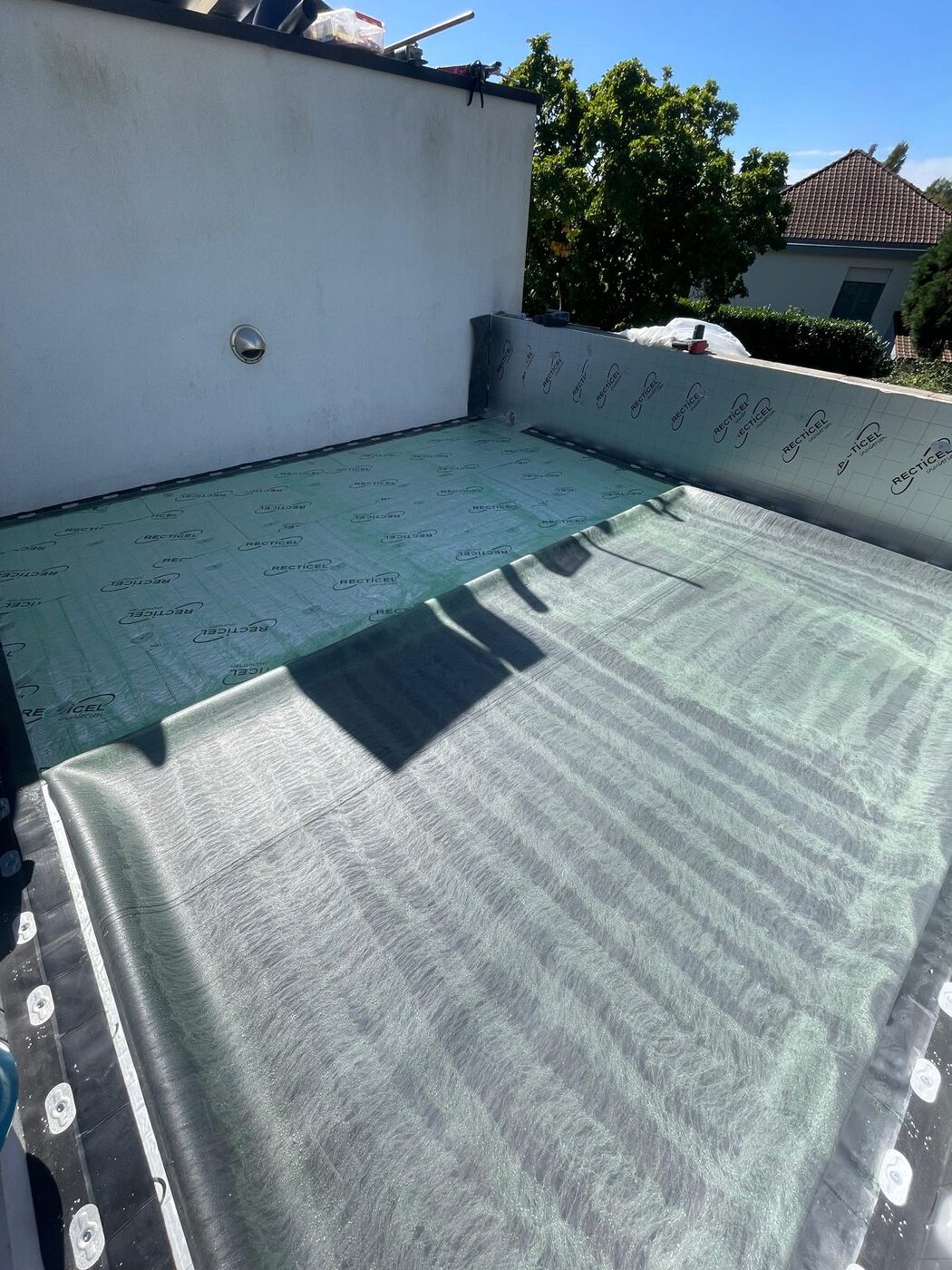 Déroulage membrane EPDM Bosscover