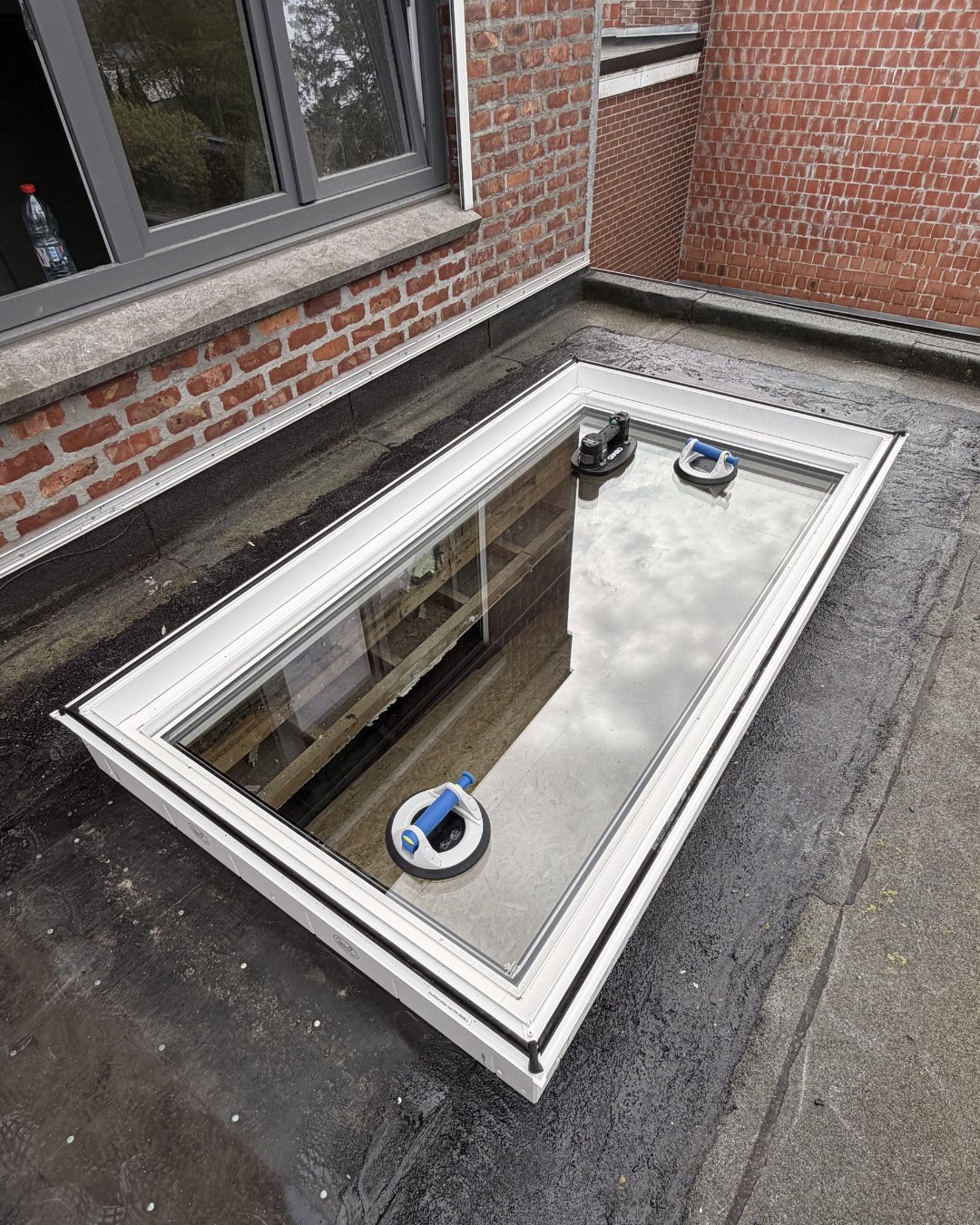 Pose du Velux toit plat 100×200